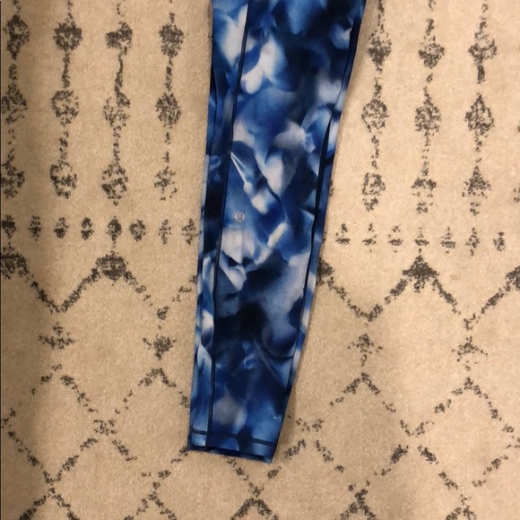 Speed up Lululemon blue and white leggings - Picture 3 of 7